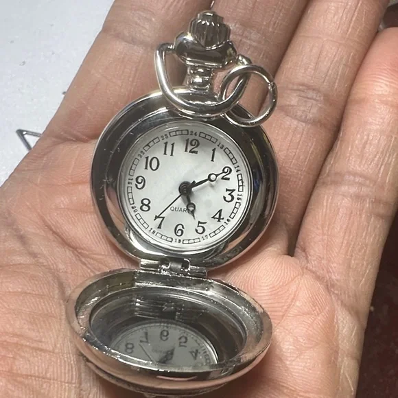 Avon vintage Silver and Black Watch with Crystals- one stone is missing - Picture 15 of 16